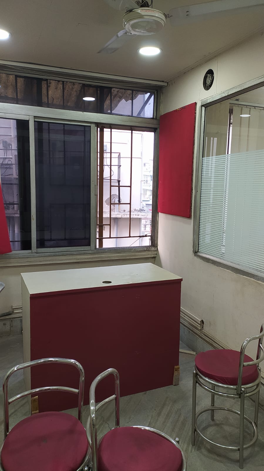 1000 Sq Feet Office Space for Rent Only in Gariahat