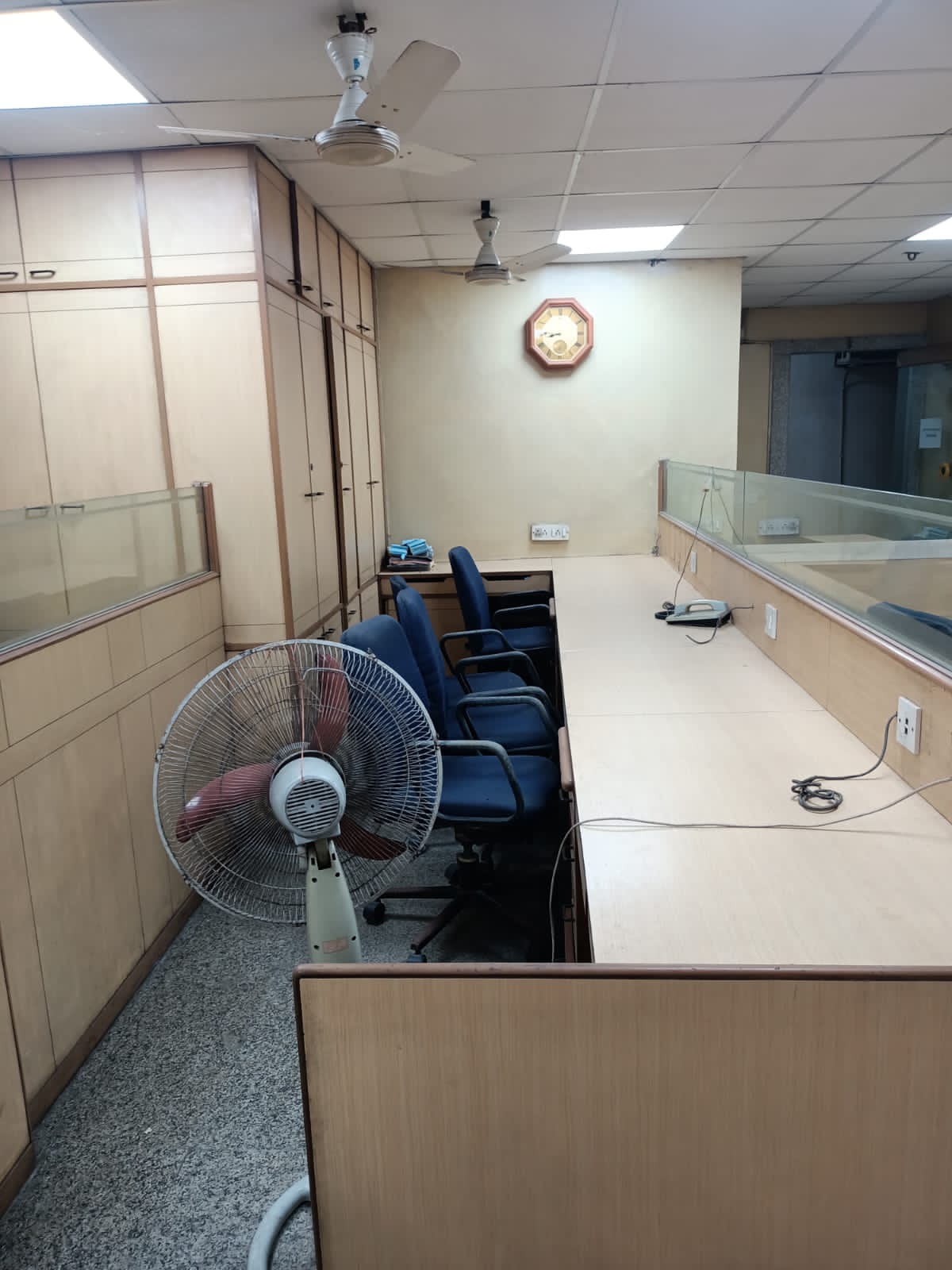 1040 sqft Office Space for Resale in B.B.D. Bagh