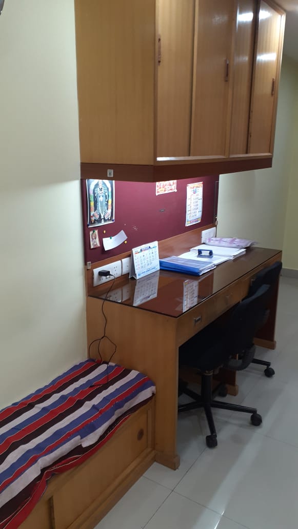 300 sqft Office Space for Resale in B.B.D. Bagh
