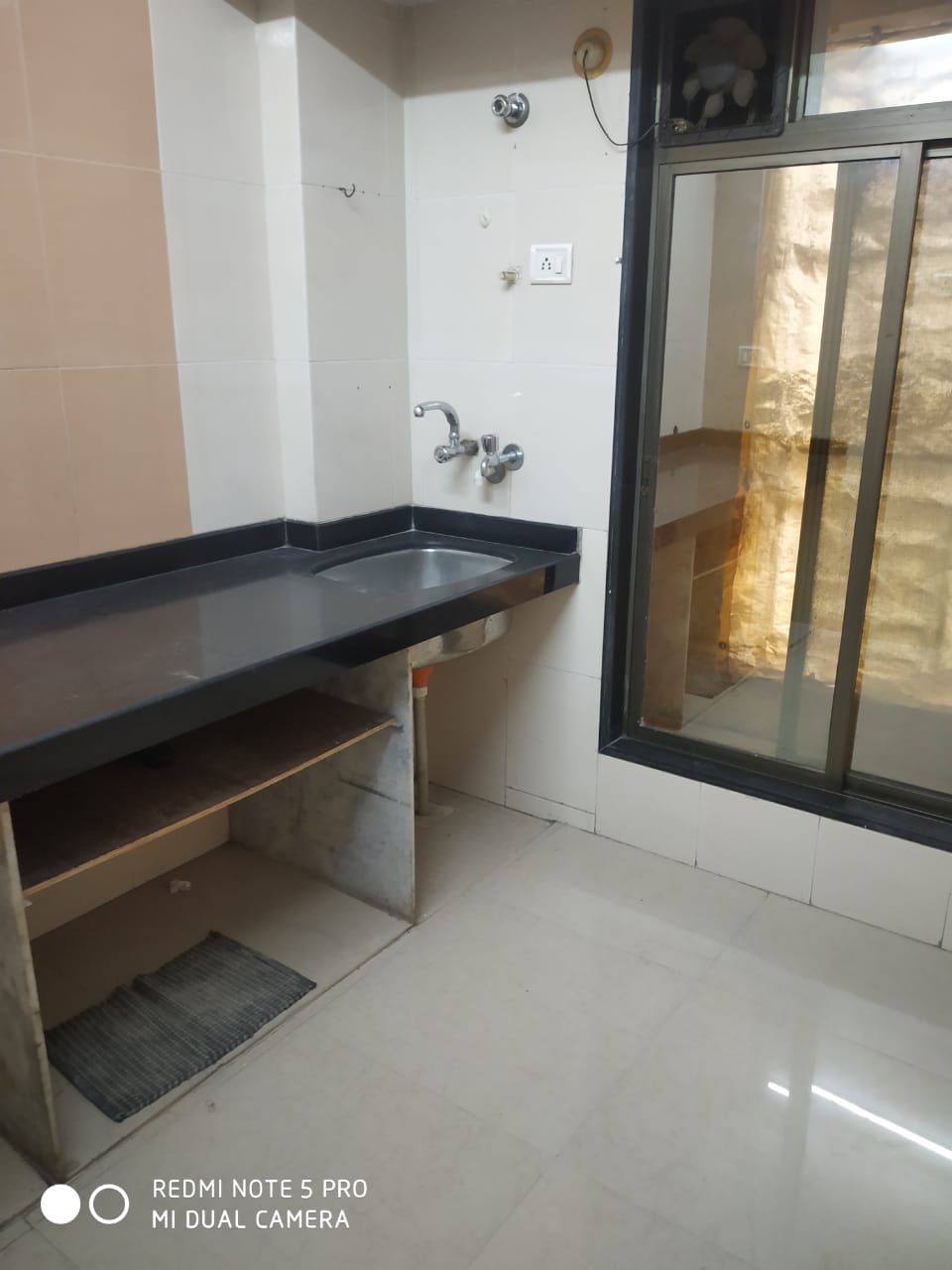 Flats in mira hot sale road for 20 lakhs