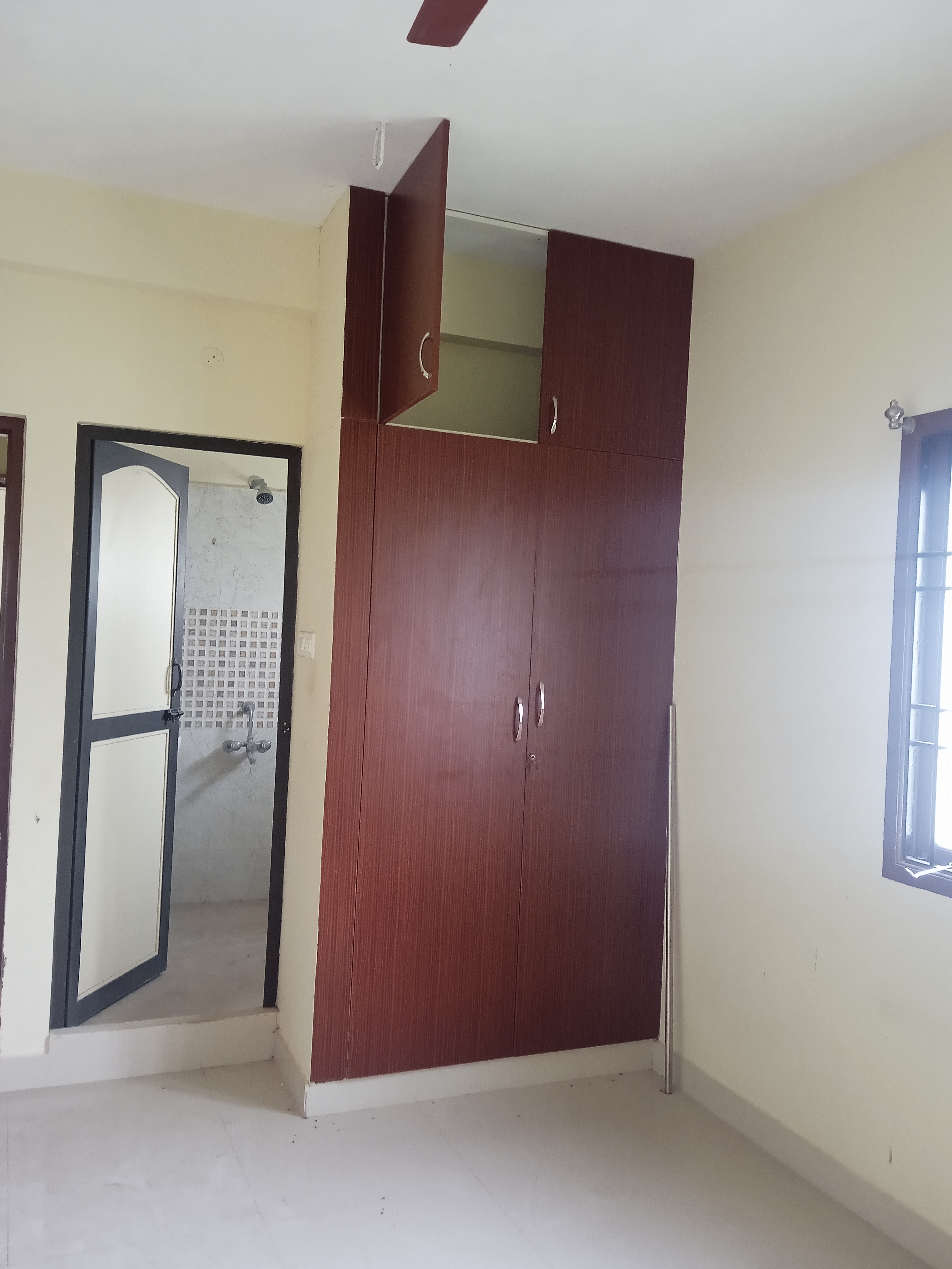 3 BHK Residential Apartment for Rent Only in Above Is Naturals Salon And Next To Aarvindhar Residency