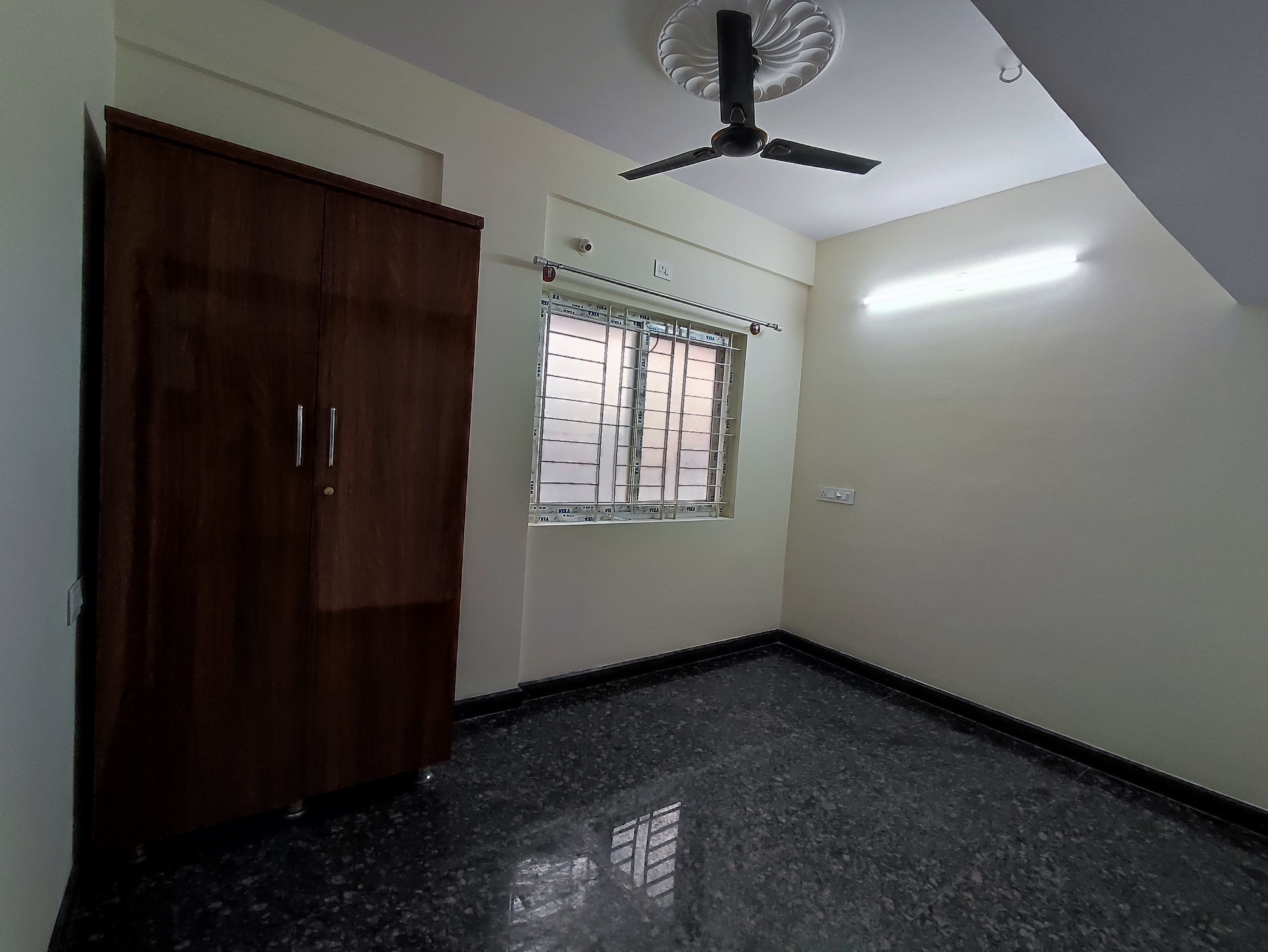 1 BHK Builder Floor for Rent Only in Next to IDBI Bank