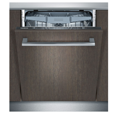 waterfall quartz counter on island