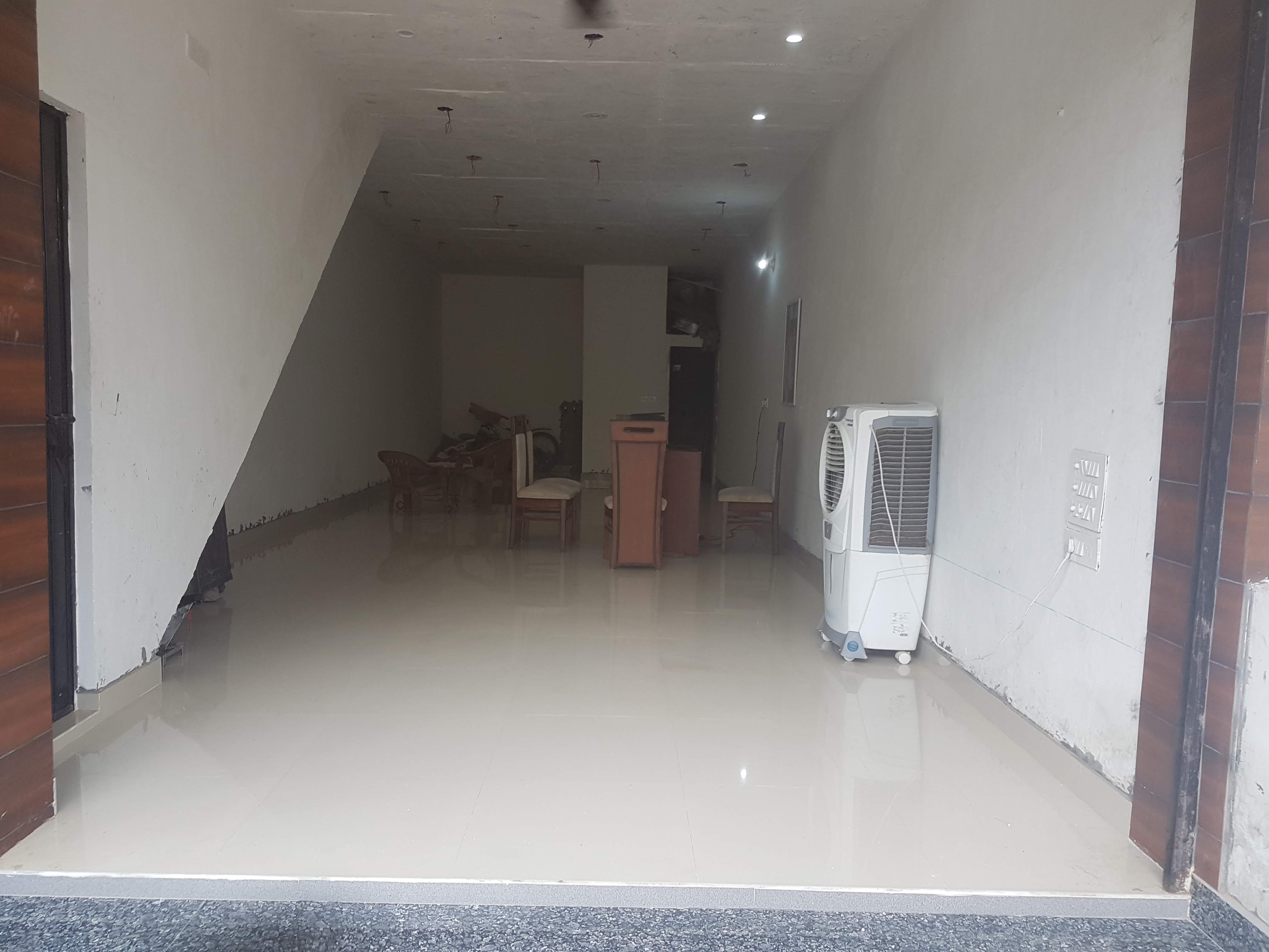 900 sqft Showroom for Sale in Badal Colony