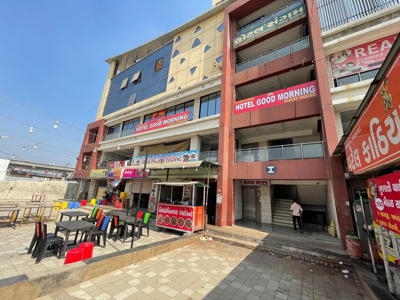 2405 sqft Shop for Resale in Vastral