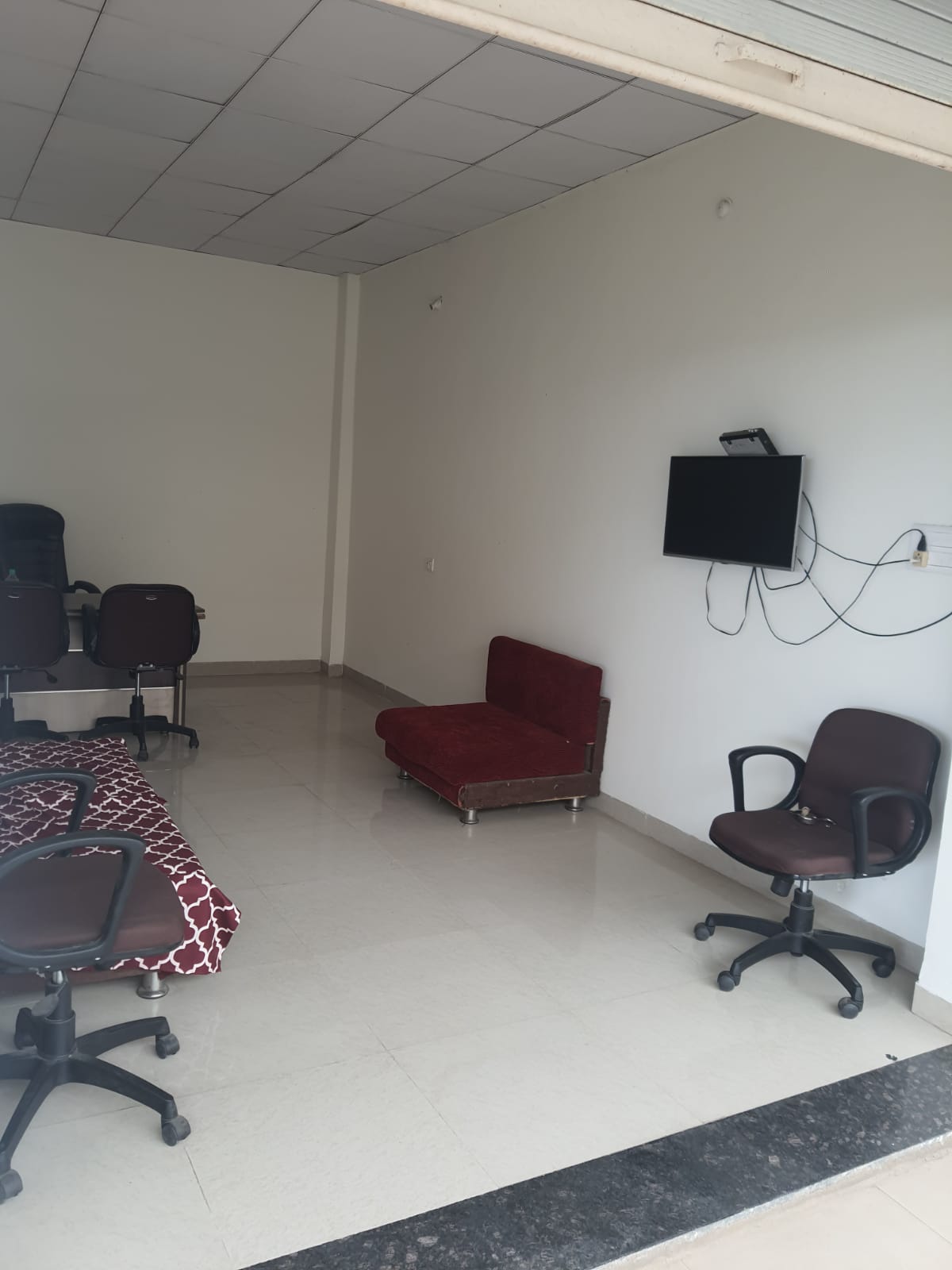 200 sqft Office Space for Resale in New Minal Residency