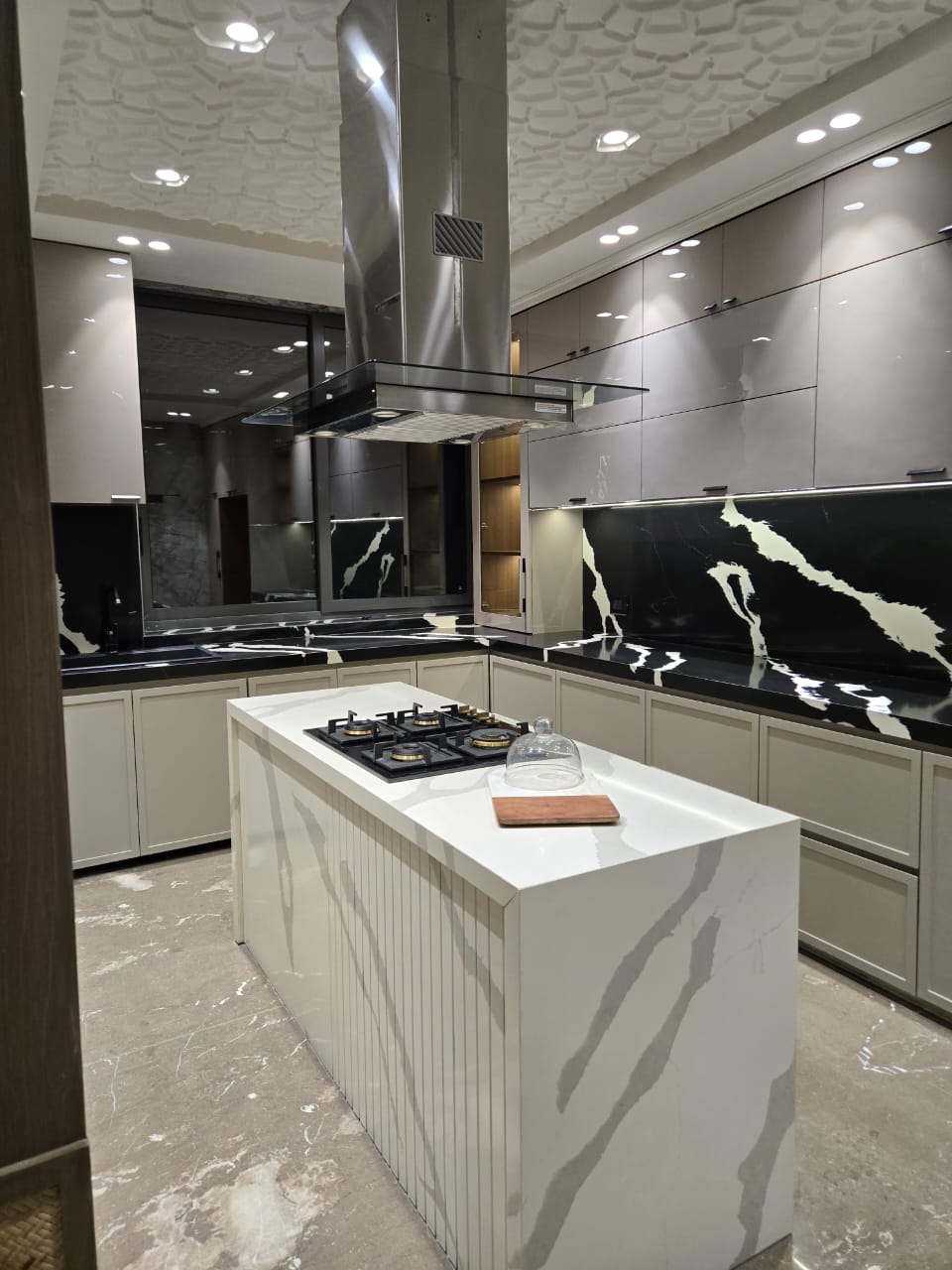 Flat for Resale in Alipore