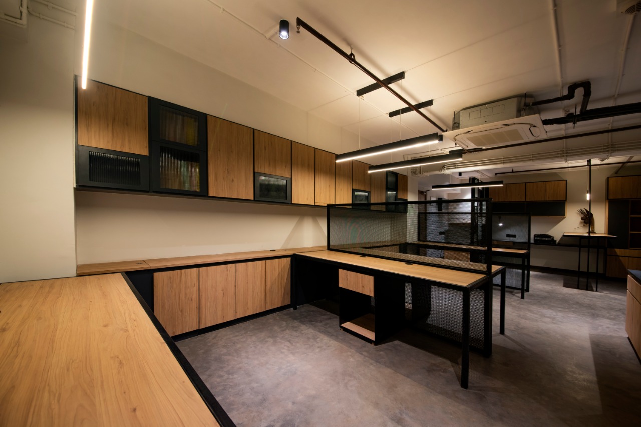 650 sqft Office Space for Resale in Park Street