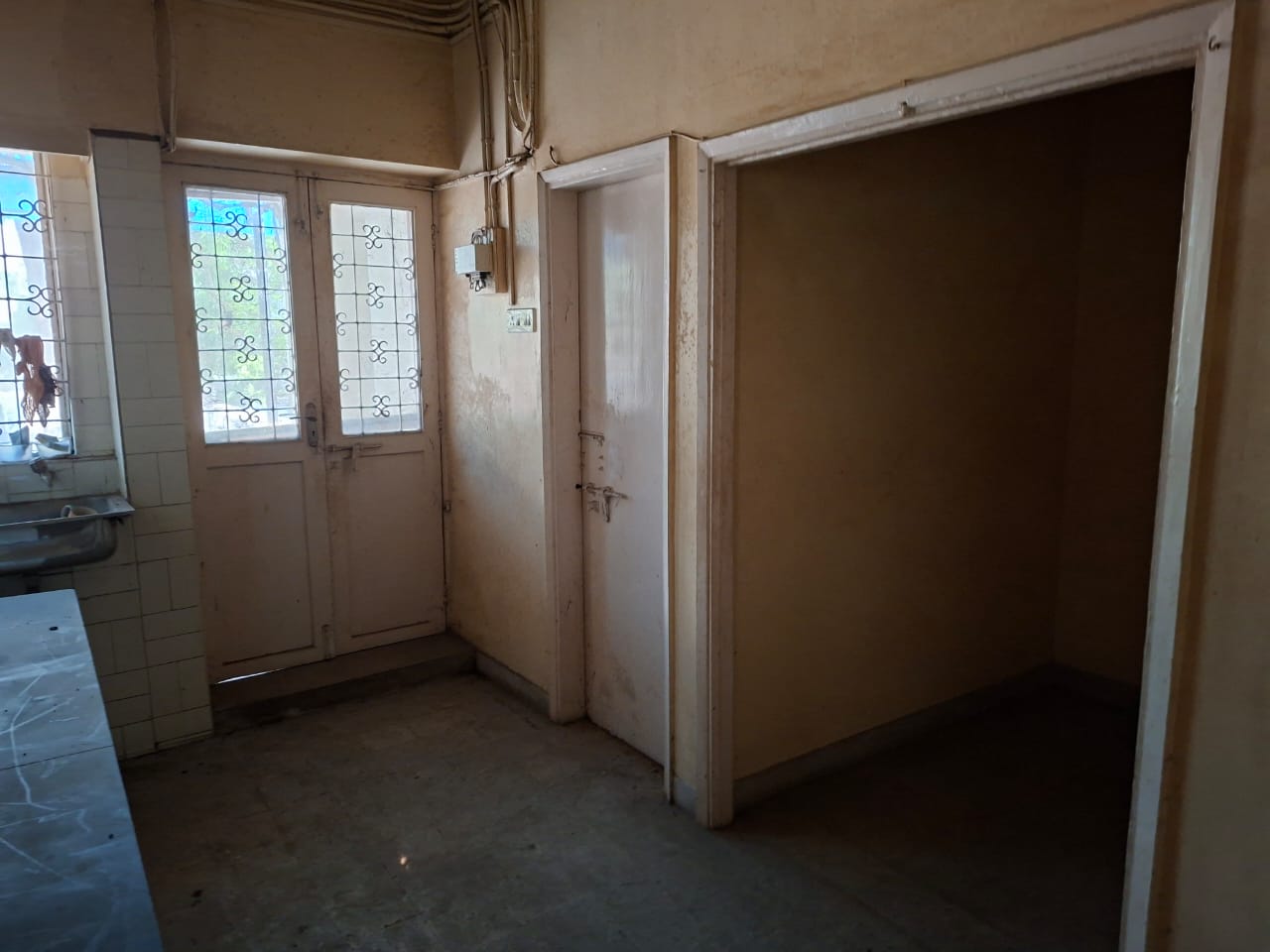 Flat for Resale in Ballygunge
