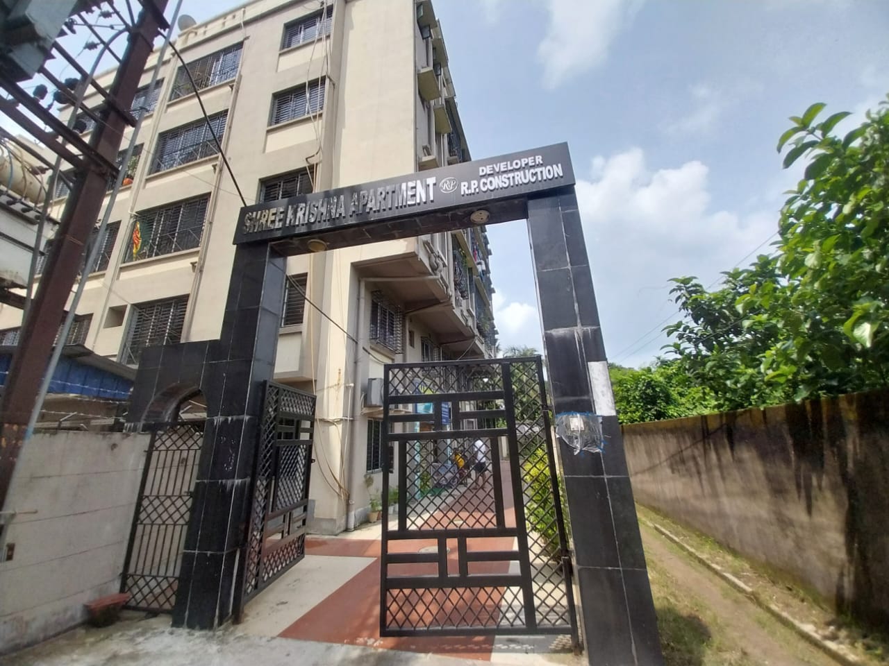 Flat for Resale in Garia