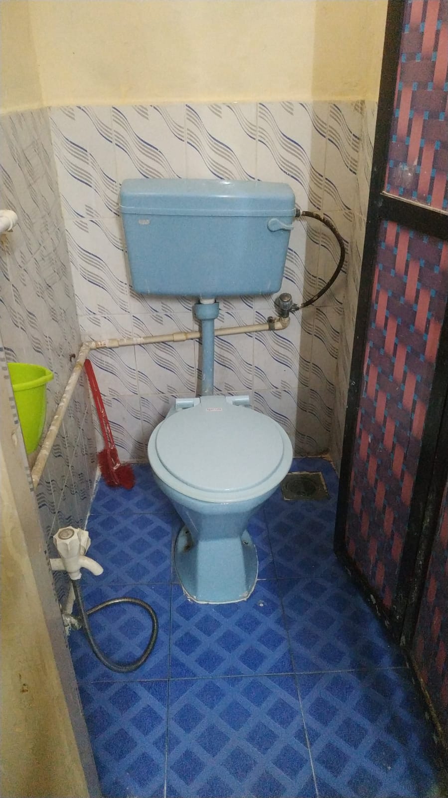 Flat for Resale in Charkop