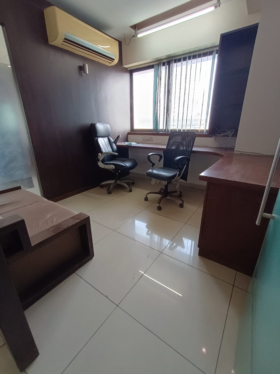 4000 sqft Office Space for Resale in S.G. Highway