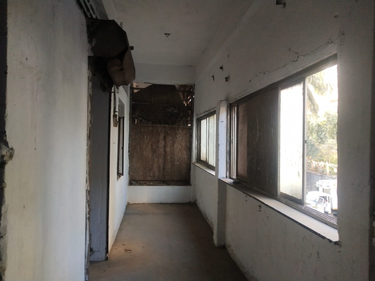 1000 sqft Industrial Estate for Resale in L.B.S. Marg