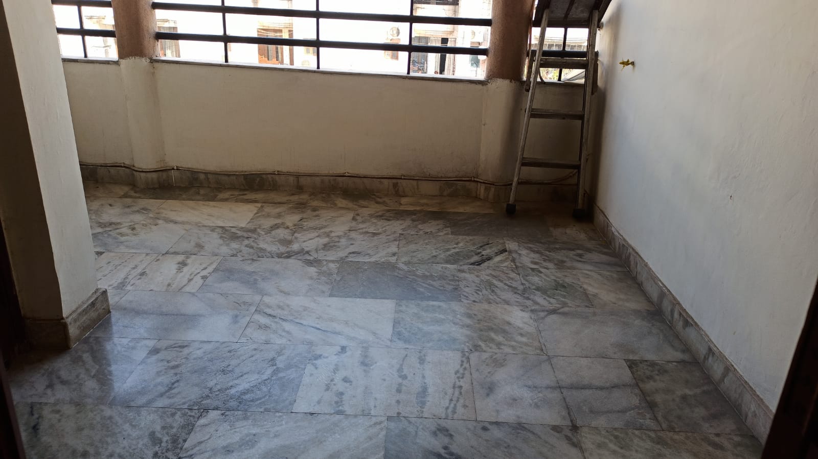 Flat for Resale in DLF Phase 3