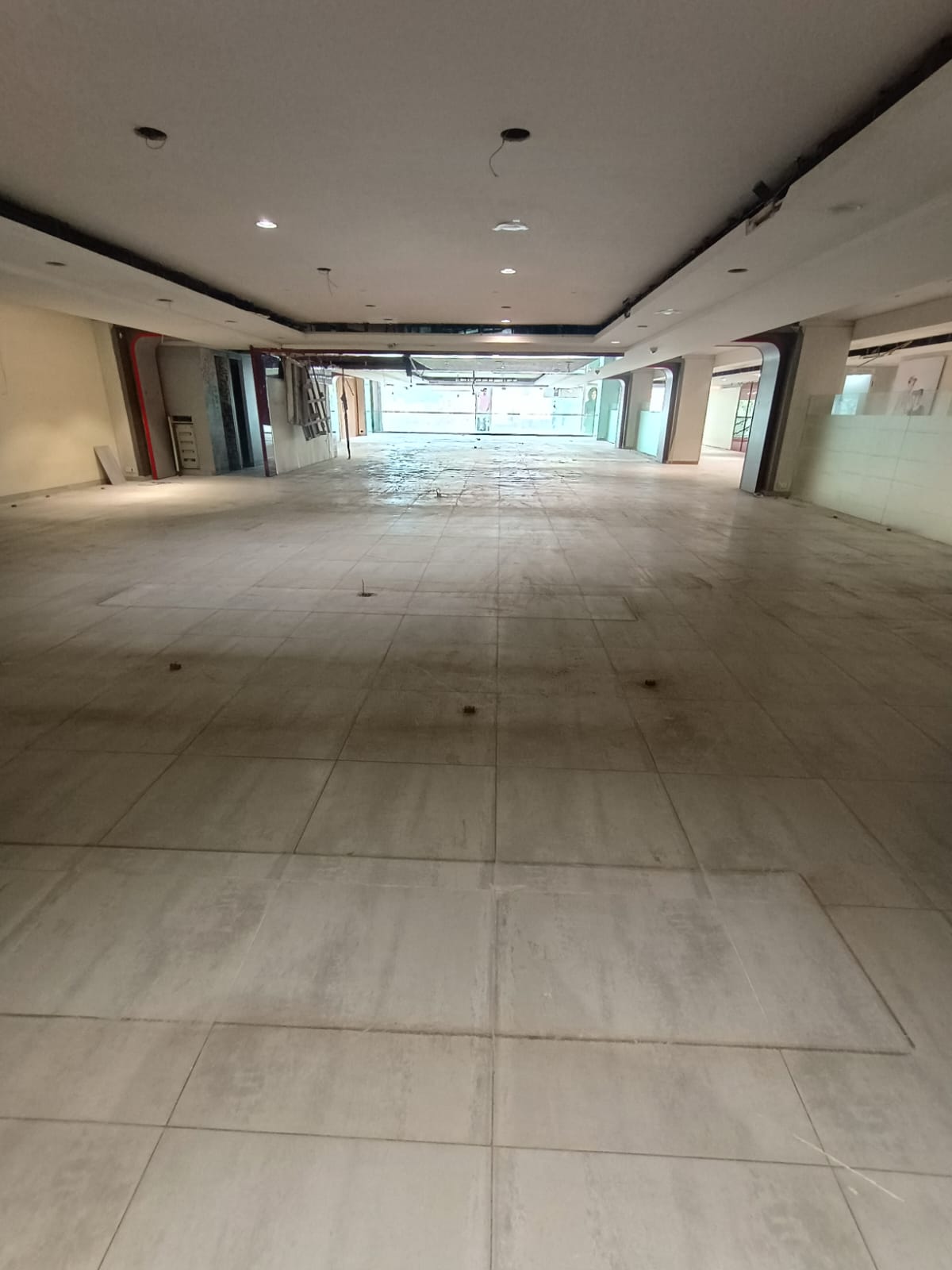 32600 sqft Showroom for Resale in Ellis Bridge