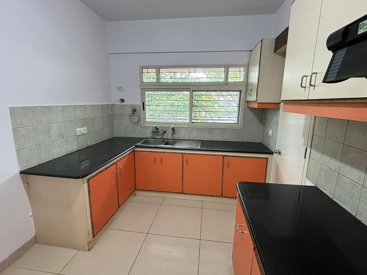 3 BHK Residential Apartment for Lease Only at 15 Lakhs in Vijayanagar