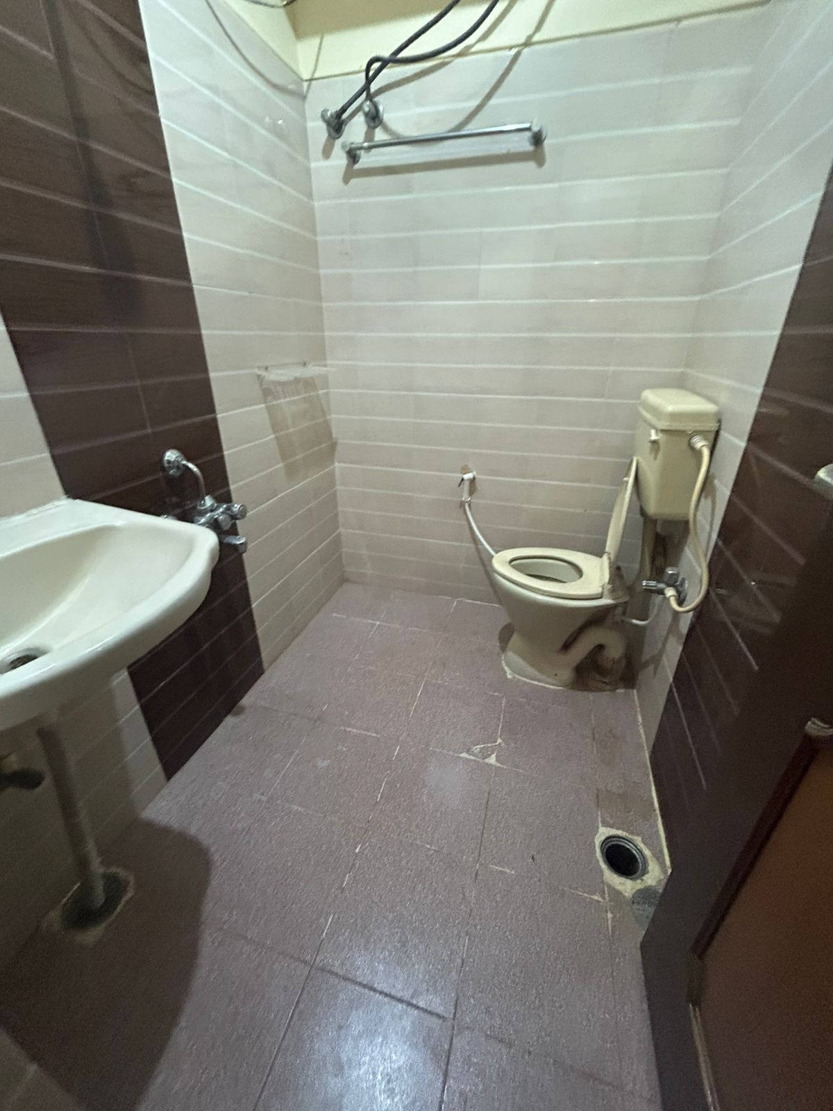 1 BHK Independent House for Lease Only at F563 - 4 Lakhs in Vivek Nagar