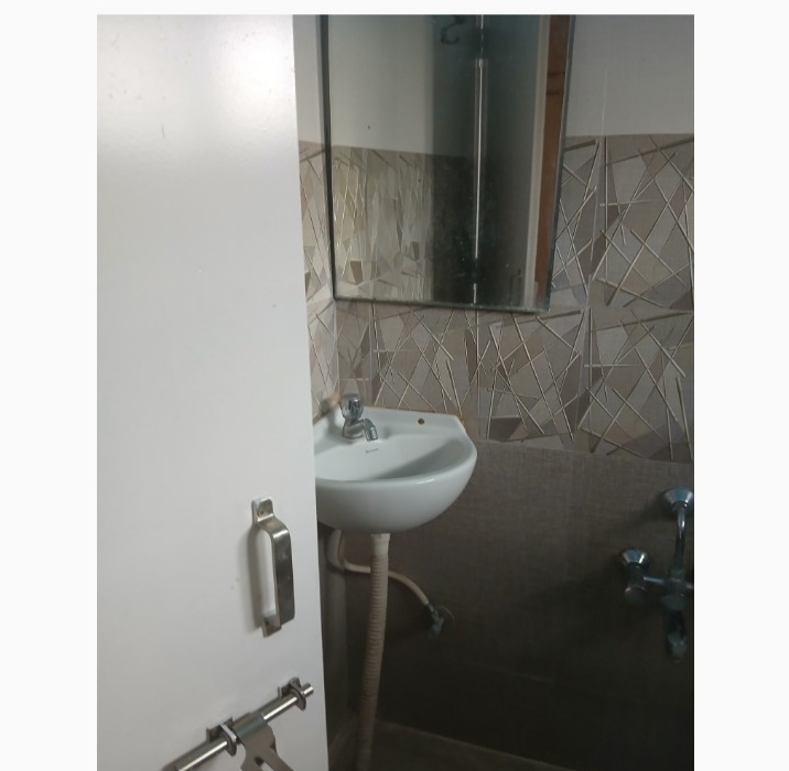 2 BHK Builder Floor for Lease Only at I062 - 10 Lakhs in Thirumalashettyhally