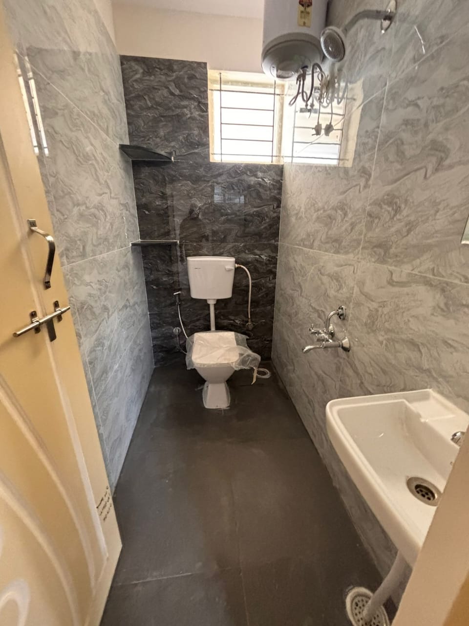 2 BHK Residential Apartment for Lease Only at 10 Lakhs in Cox Town