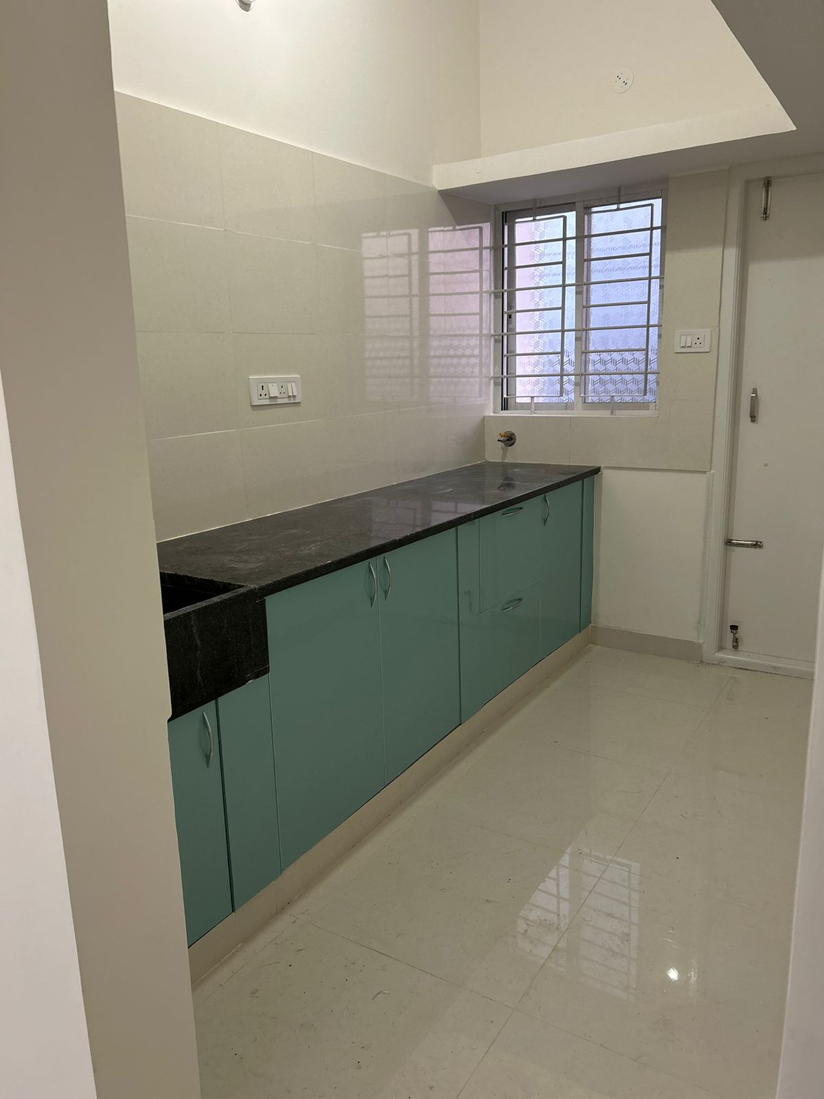 2 BHK Independent House for Lease Only at E026 - 13 Lakhs in Thoraipakkam
