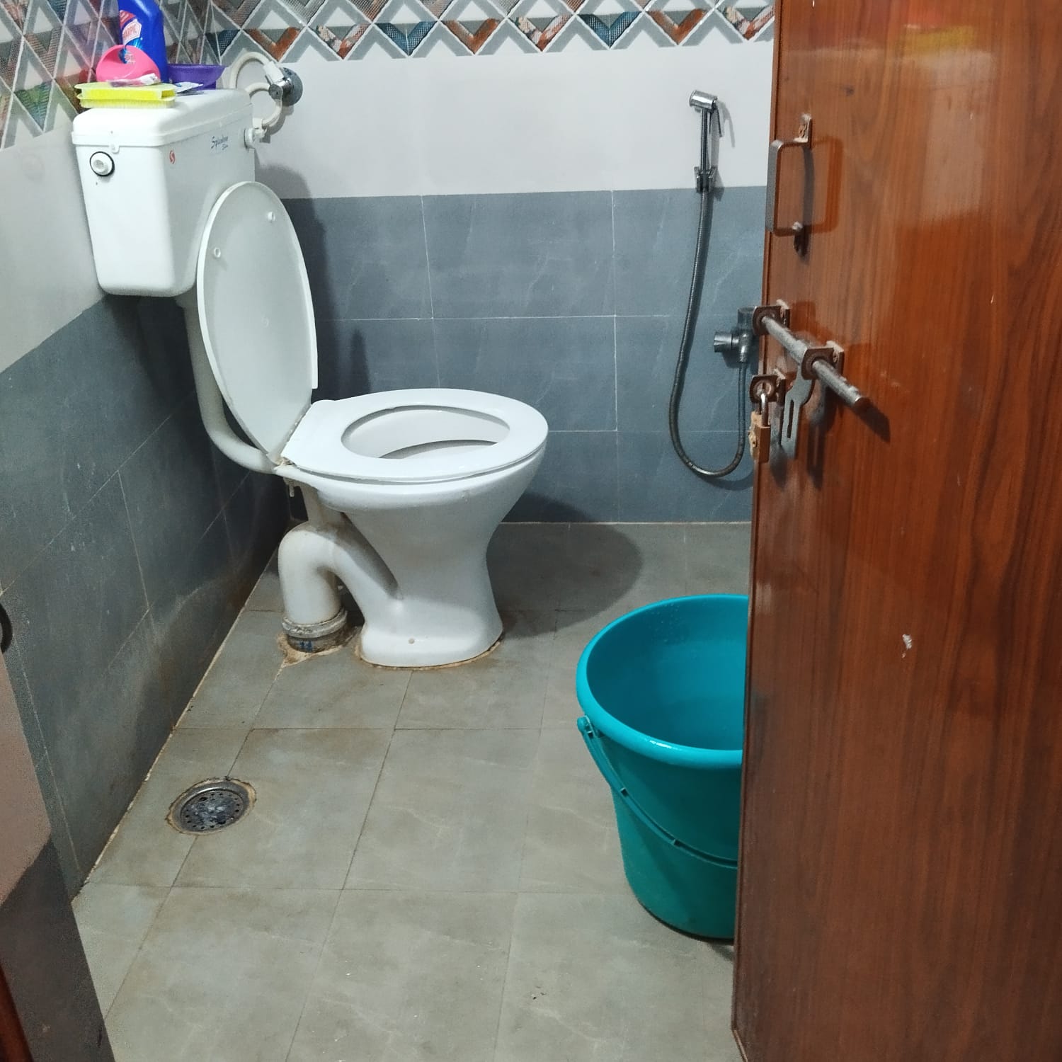 1350 sqft Commercial Warehouses/Godowns for Rent Only in Nallakunta