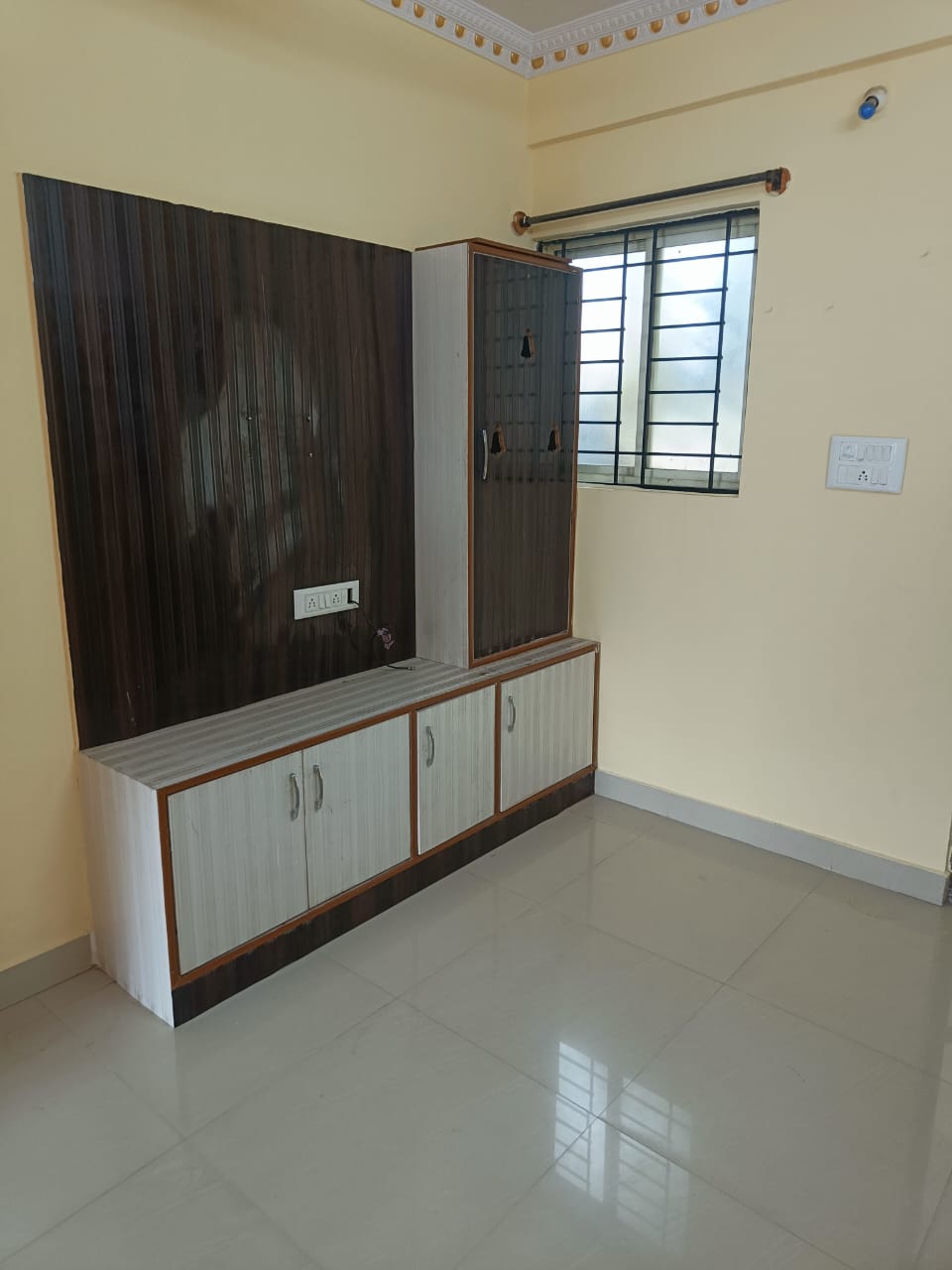 1 BHK Independent House for Lease Only at F590 - 4 Lakhs in Seshadripuram