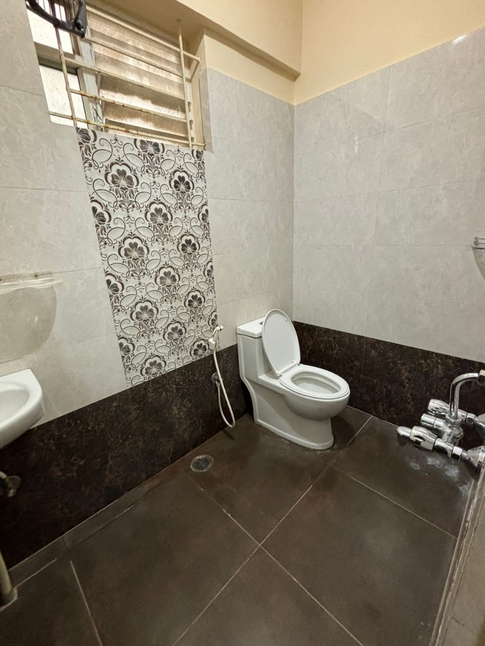 1 BHK Independent House for Lease Only at F105 - 10 Lakhs in HMT Layout