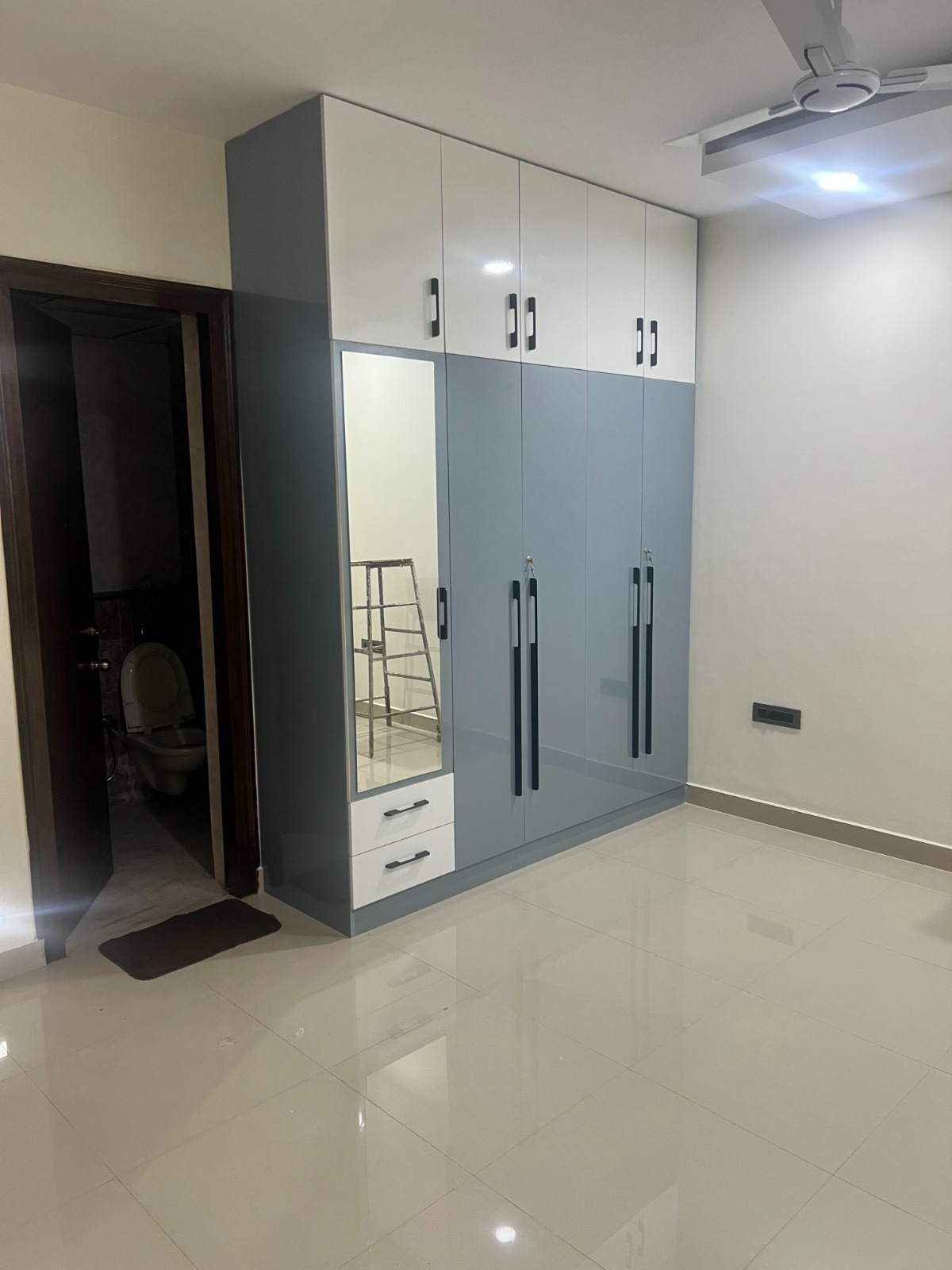 1 BHK Builder Floor for Lease Only at FC04 - 8 Lakhs in Velachery Main Road