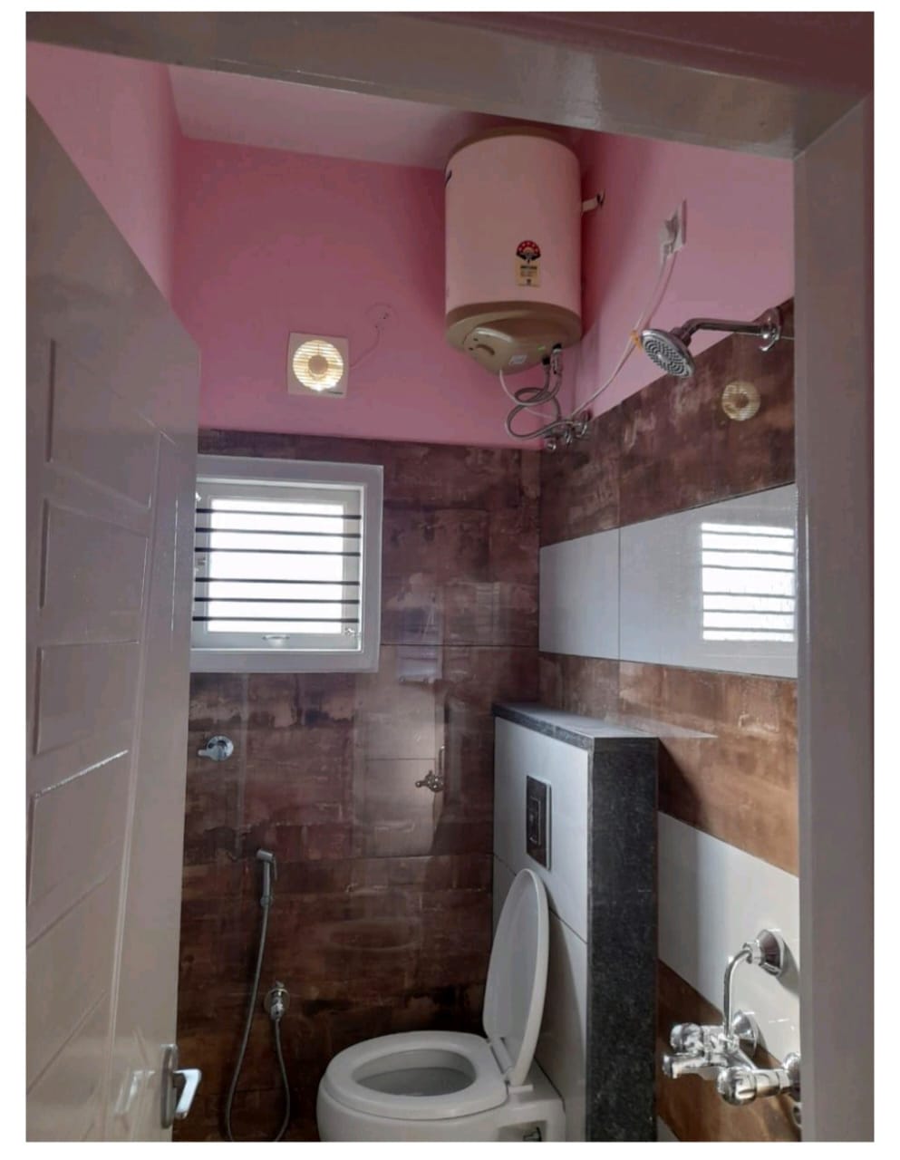 2 BHK Builder Floor for Lease Only at FC05 - 12 Lakhs in Velachery Main Road