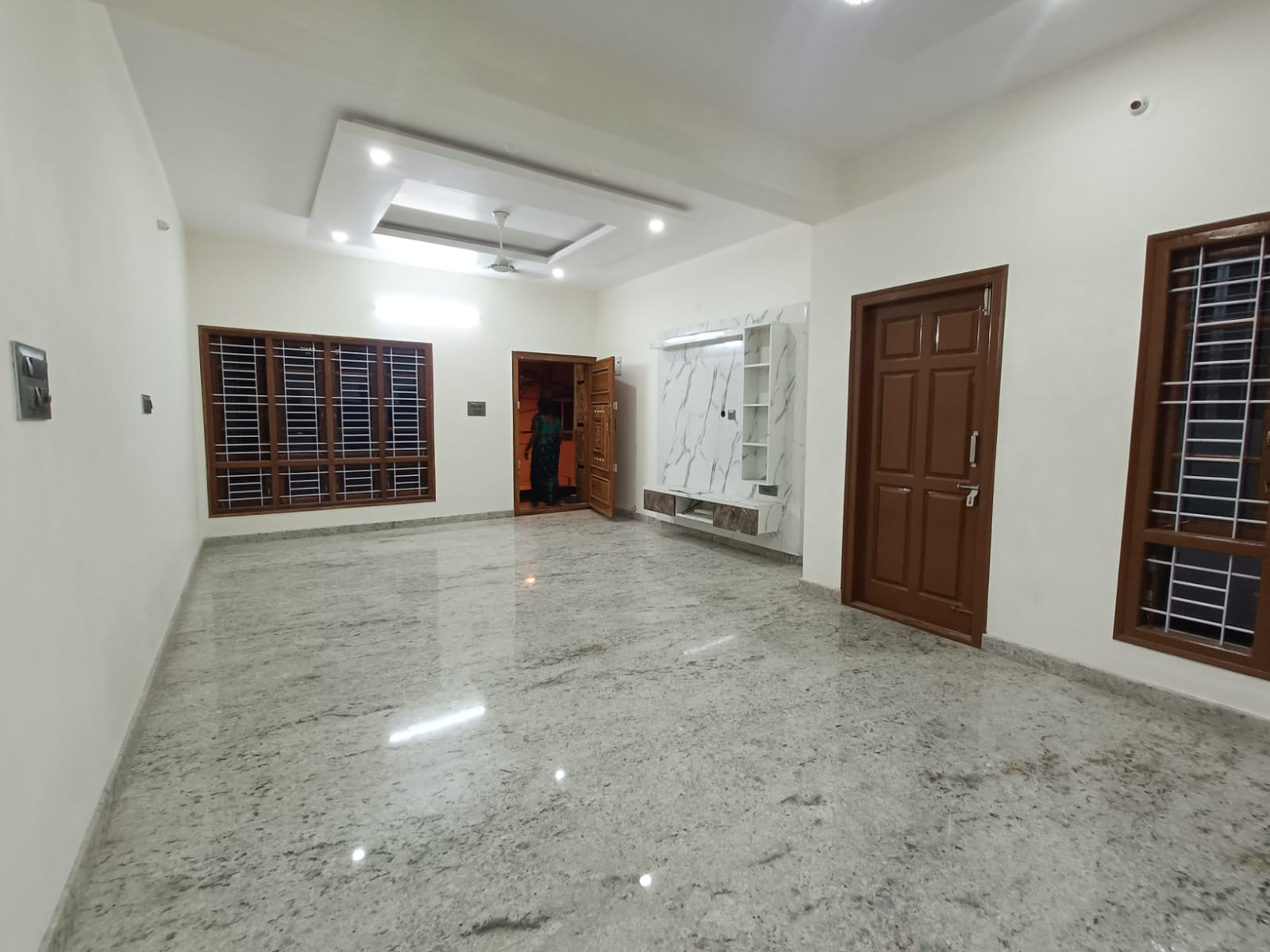 3 BHK Residential Apartment for Lease Only at With Covered Parking in Thousand Lights
