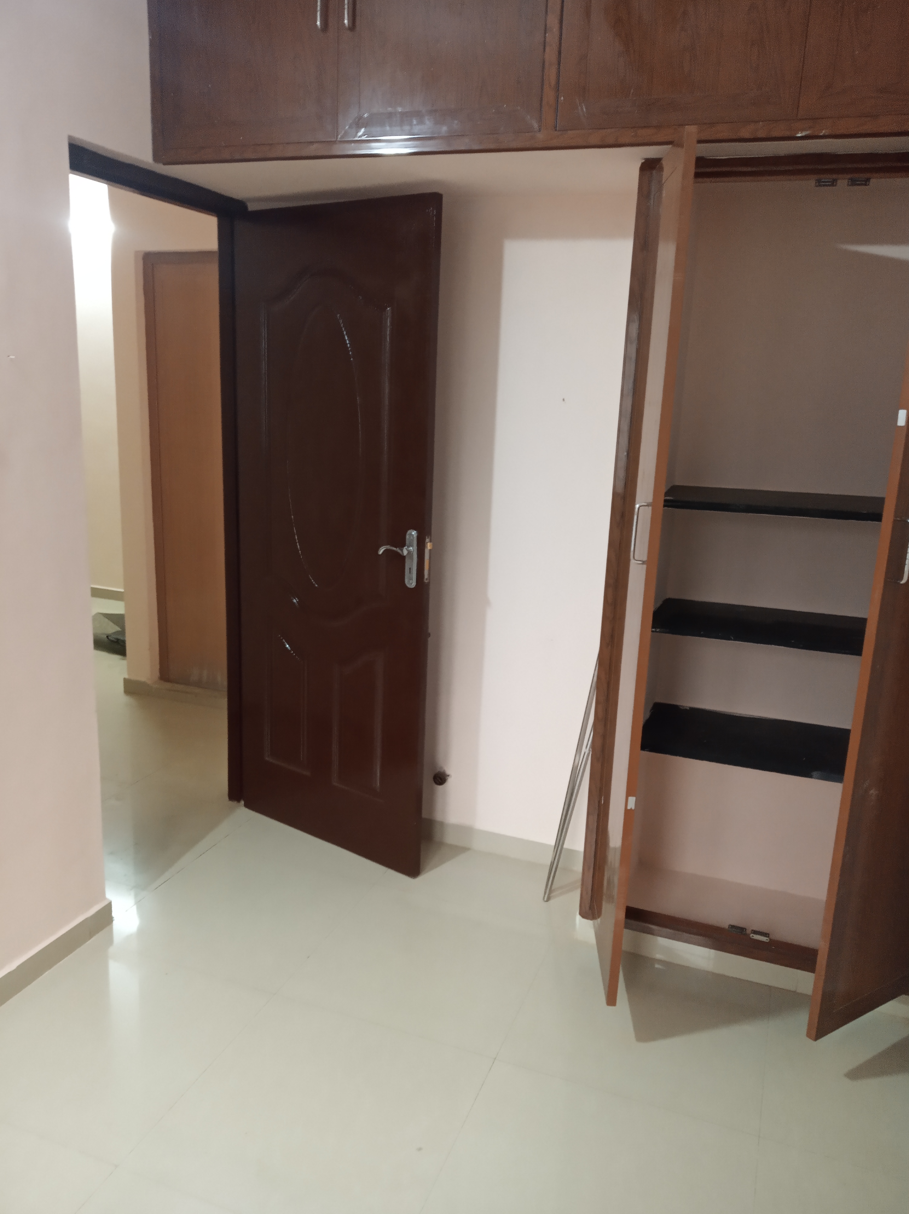 2 BHK Residential Apartment for Rent Only in Mandaveli