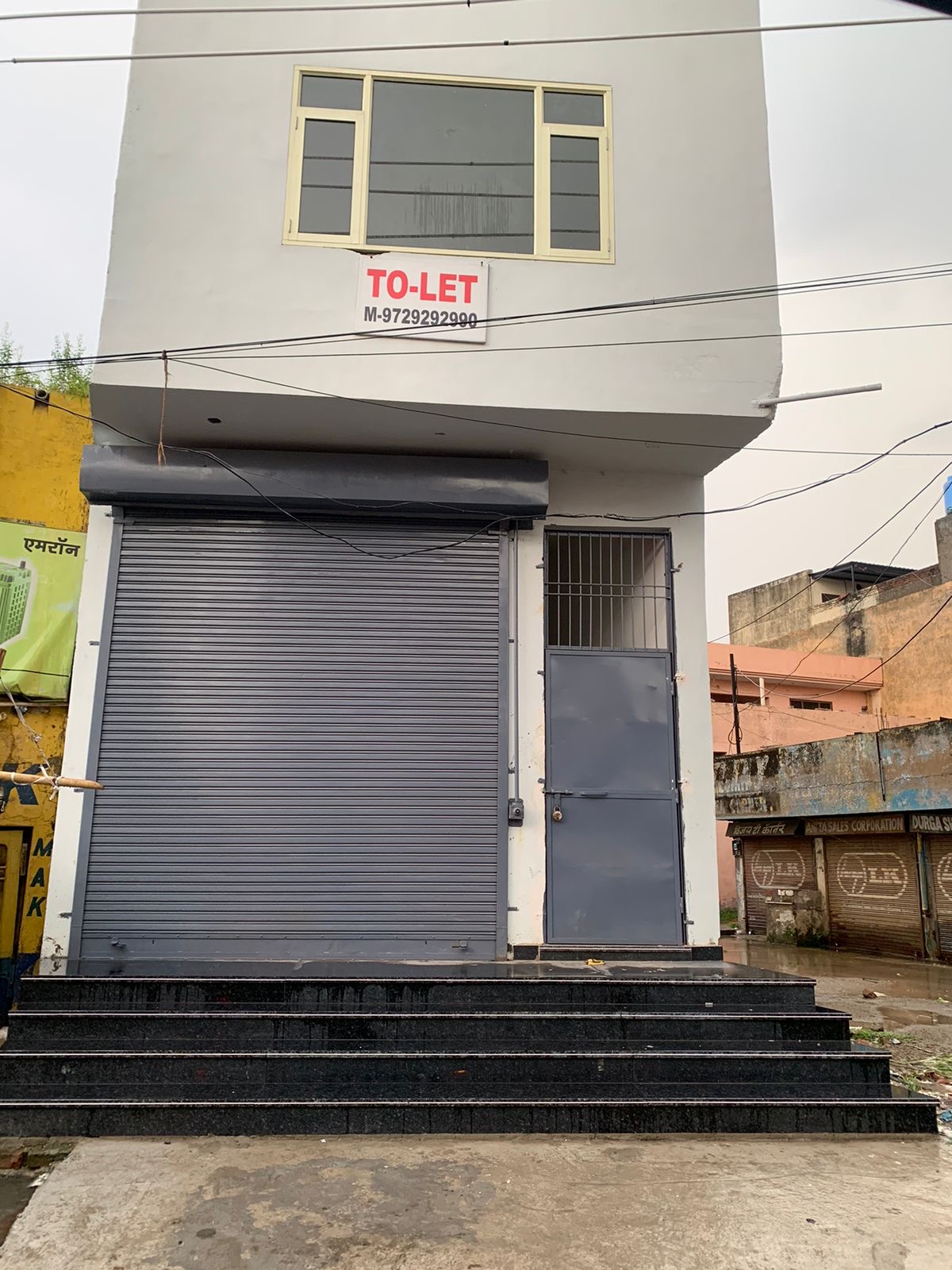 900 sqft Showroom for Rent Only in Manav Chowk