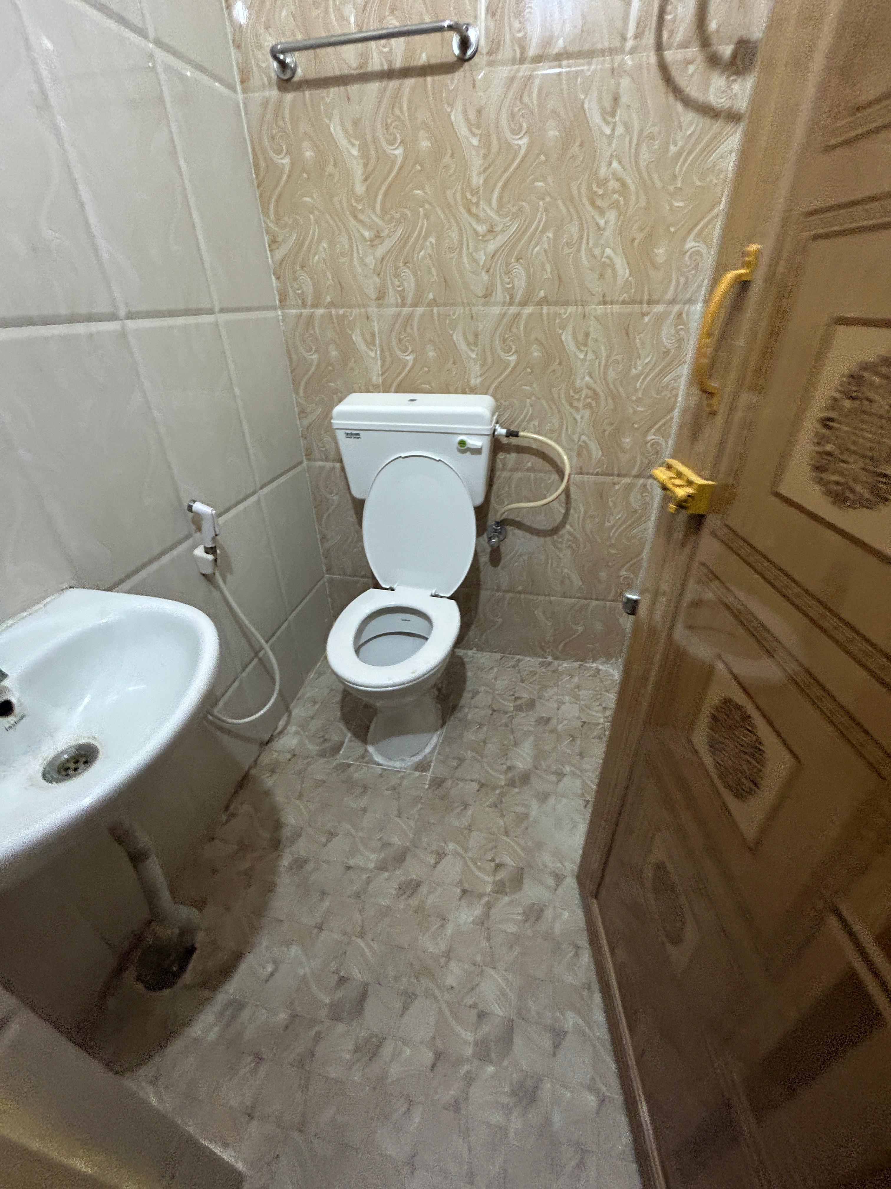 1 BHK Builder Floor for Lease Only at I031 - 4 Lakhs in Sivanchetti Gardens