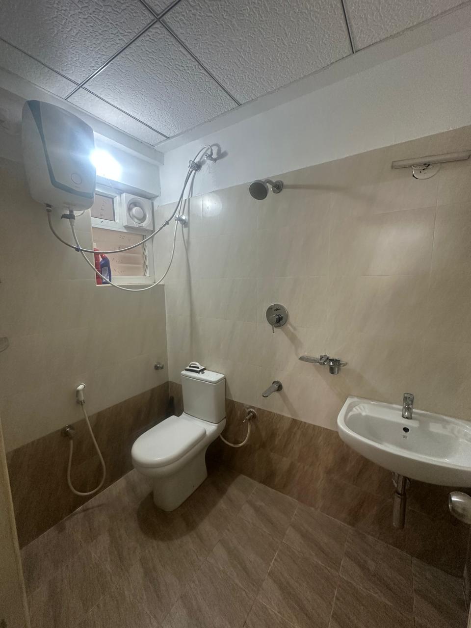 1 BHK Builder Floor for Lease Only at I037 - 4 Lakhs in Chickpet
