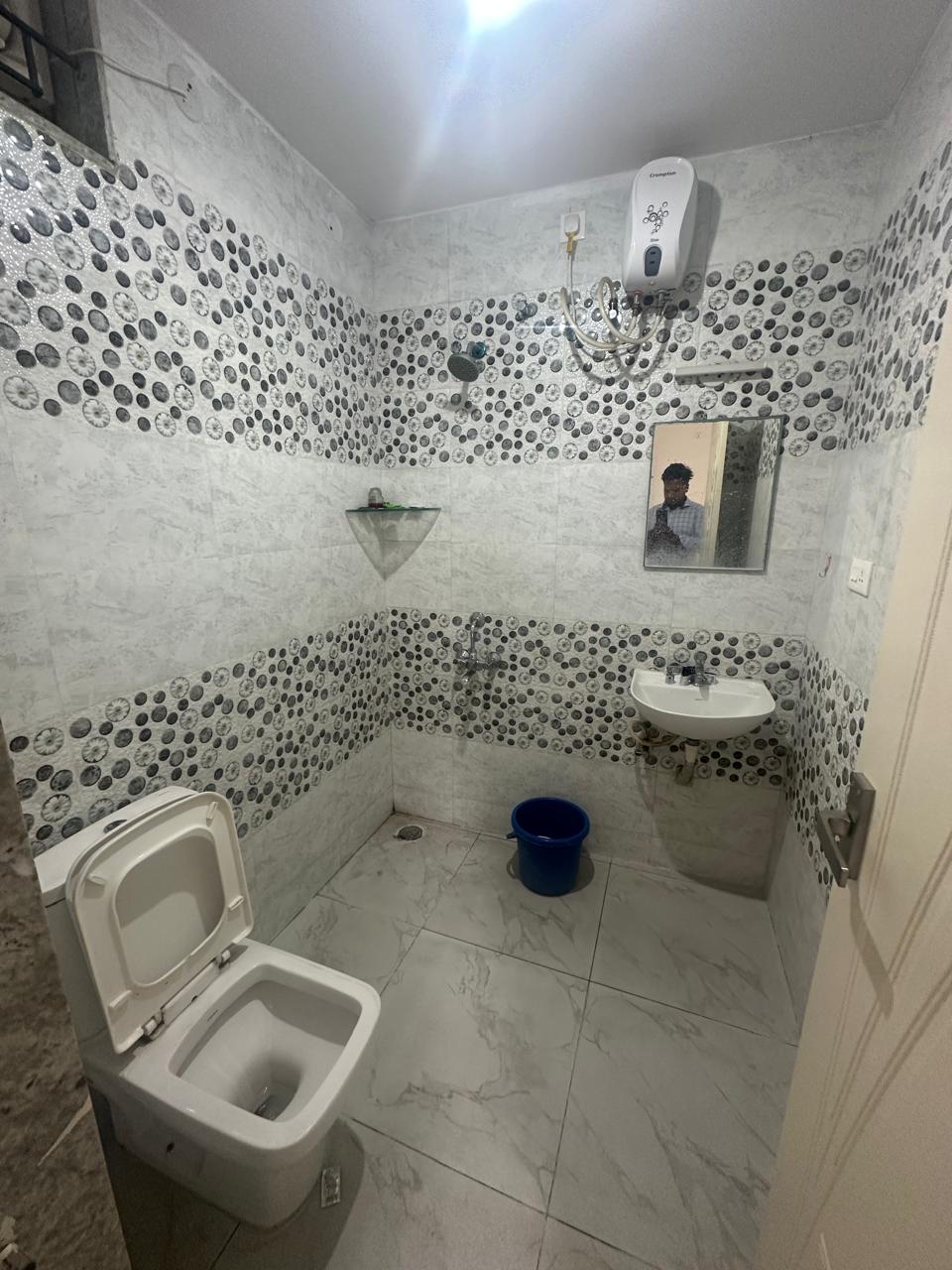 2 BHK Builder Floor for Lease Only at I038 - 10 Lakhs in Chickpet