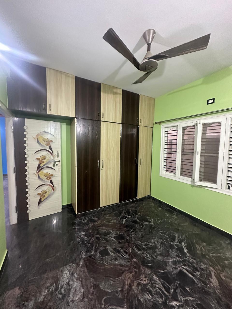 1 BHK Builder Floor for Lease Only at FC58 - 8 Lakhs in Pazhaverkadu
