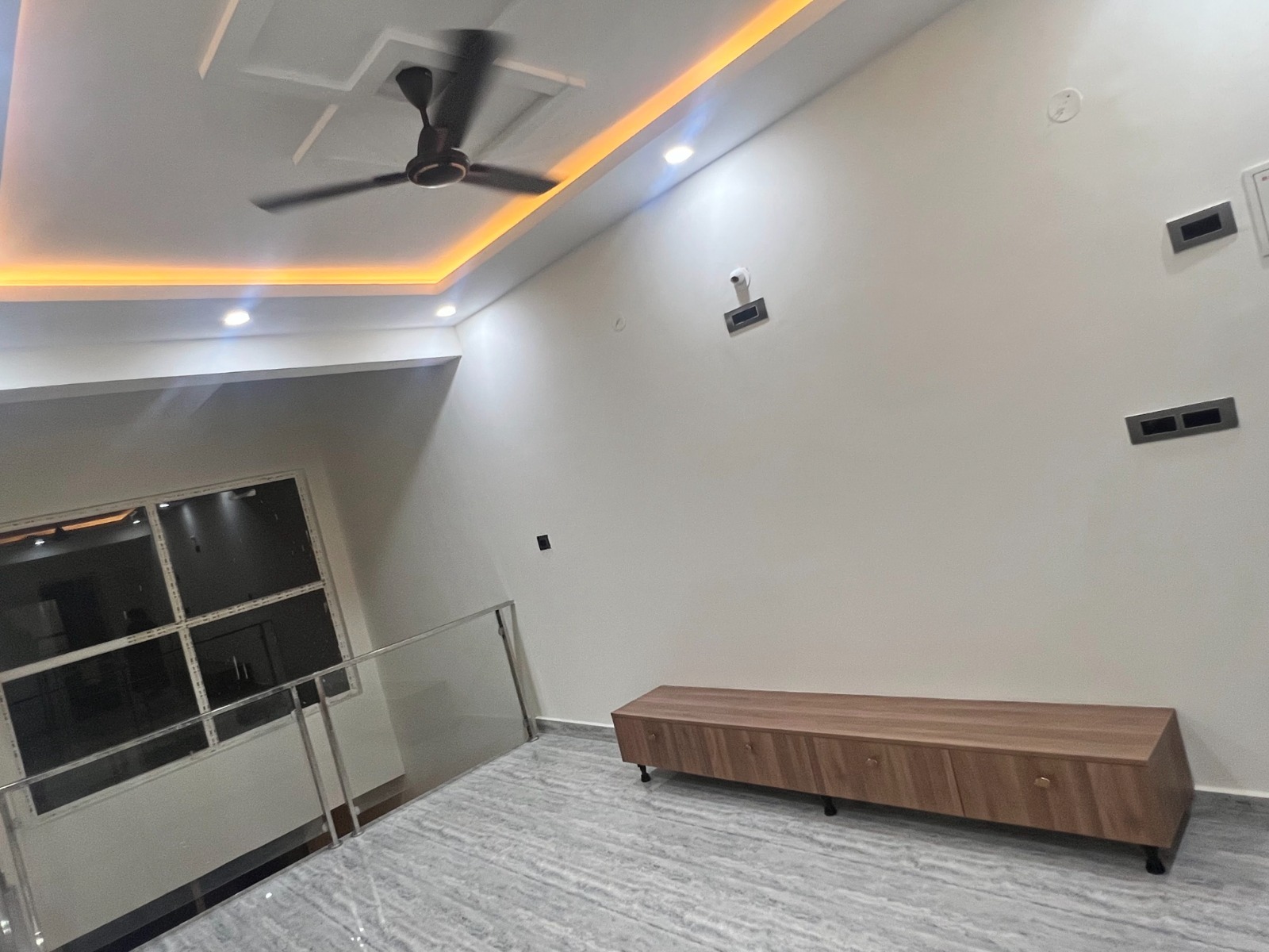 2 BHK Builder Floor for Lease Only at FC59 - 12 Lakhs in Pazhaverkadu