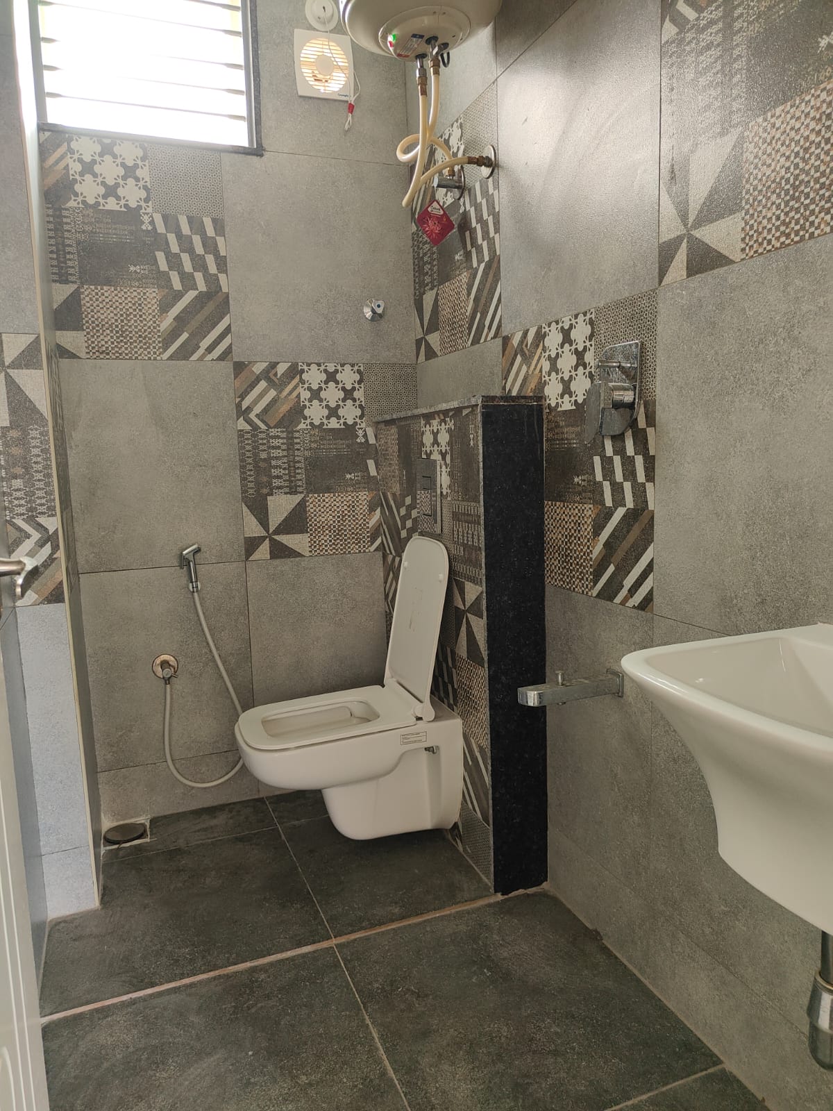 2 BHK Builder Floor for Lease Only at FC62 - 12 Lakhs in Vyasarpadi