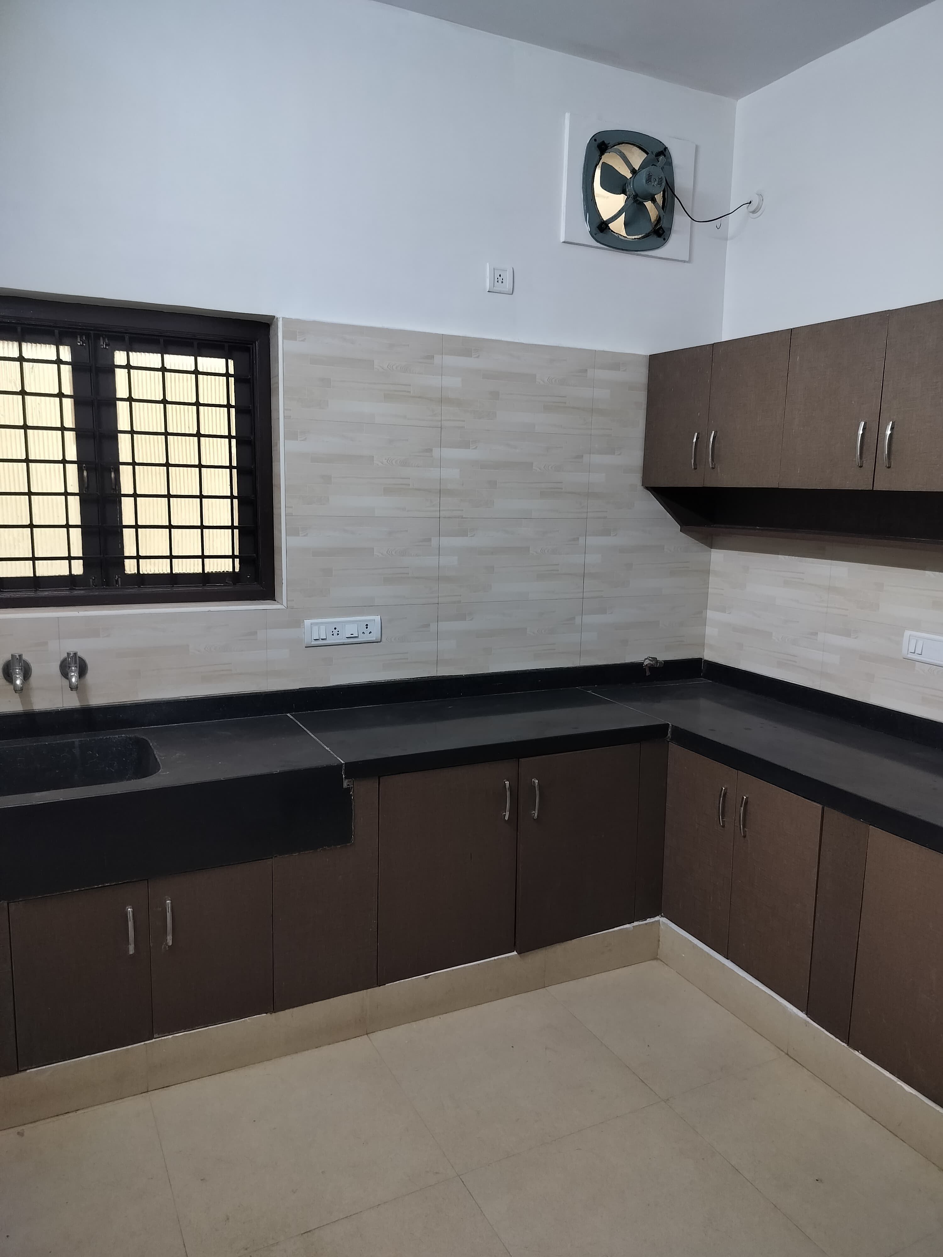 2 BHK Builder Floor for Lease Only at FC65 - 12 Lakhs in Ekkaduthangal