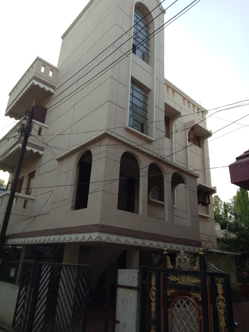 4 BHK Guest House for Rent Only in N 5