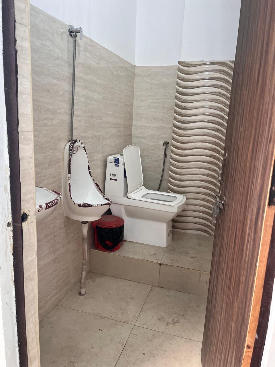 1000 sqft Commercial Restaurant/Bar/Hotel for Rent Only in Janakpuri