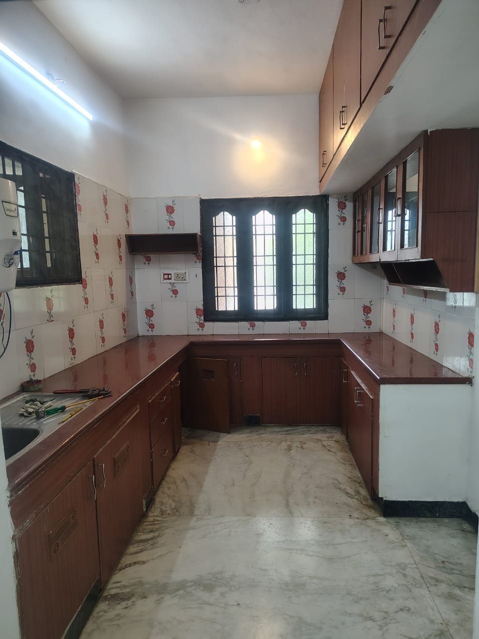 2 BHK Builder Floor for Lease Only at FC105 - 12 Lakhs in Puzhuthivakkam