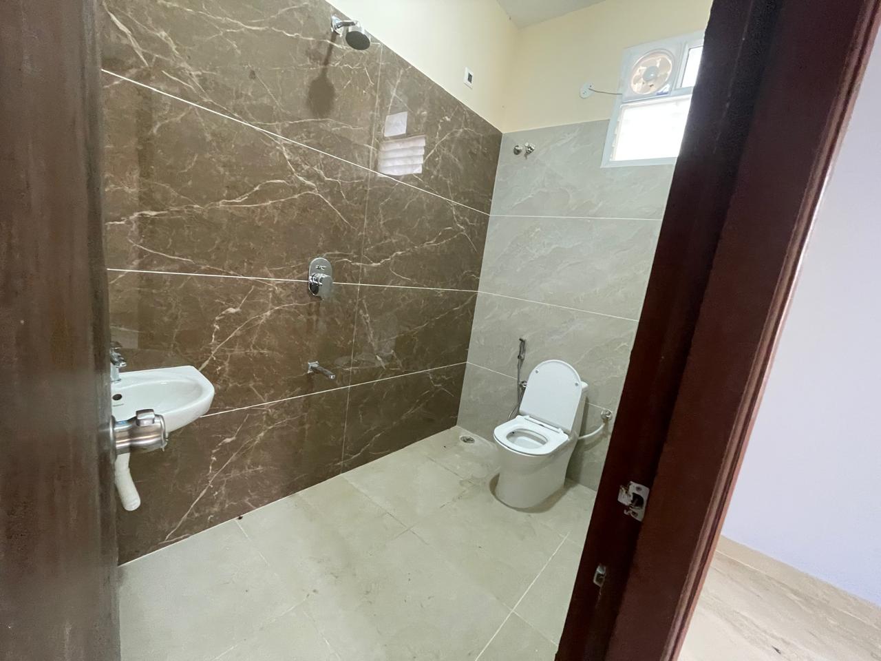 3 BHK Builder Floor for Lease Only at FC109 - 16 Lakhs in Mogappair West