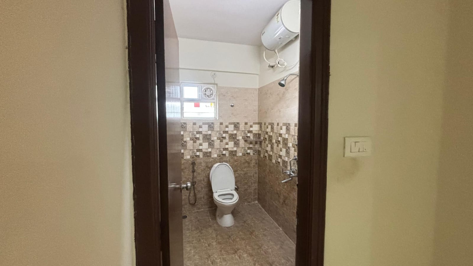 2 BHK Residential Apartment for Lease Only at with Covered Parking in T. Nagar