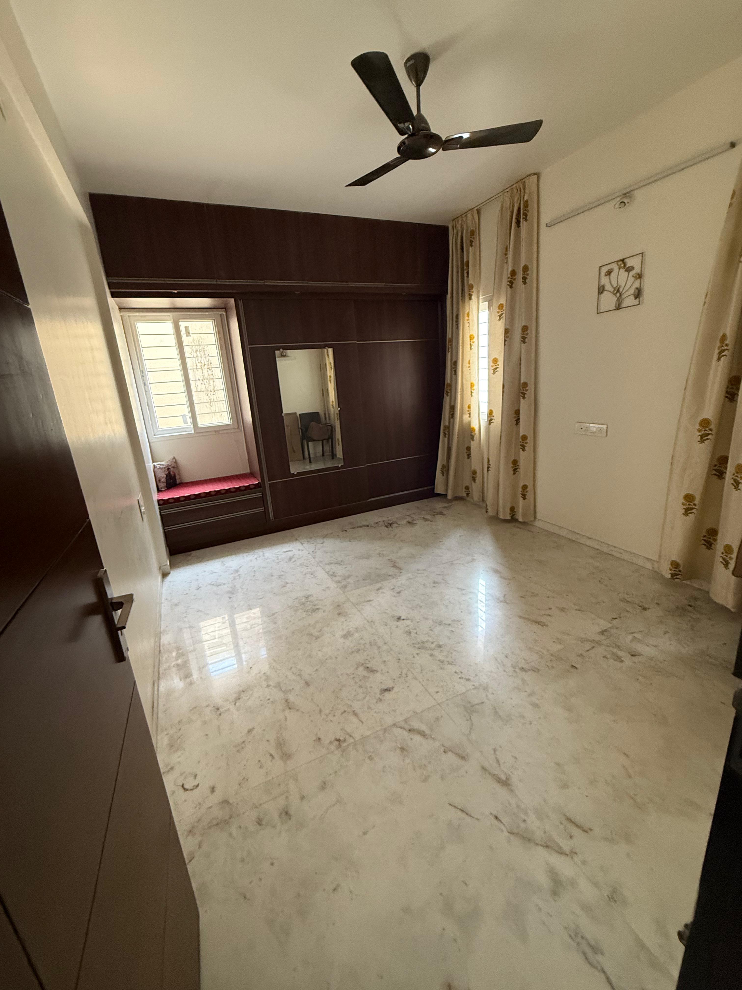 1 BHK Builder Floor for Lease Only at FC119 - 8 Lakhs in Madavaram Red Hills Road