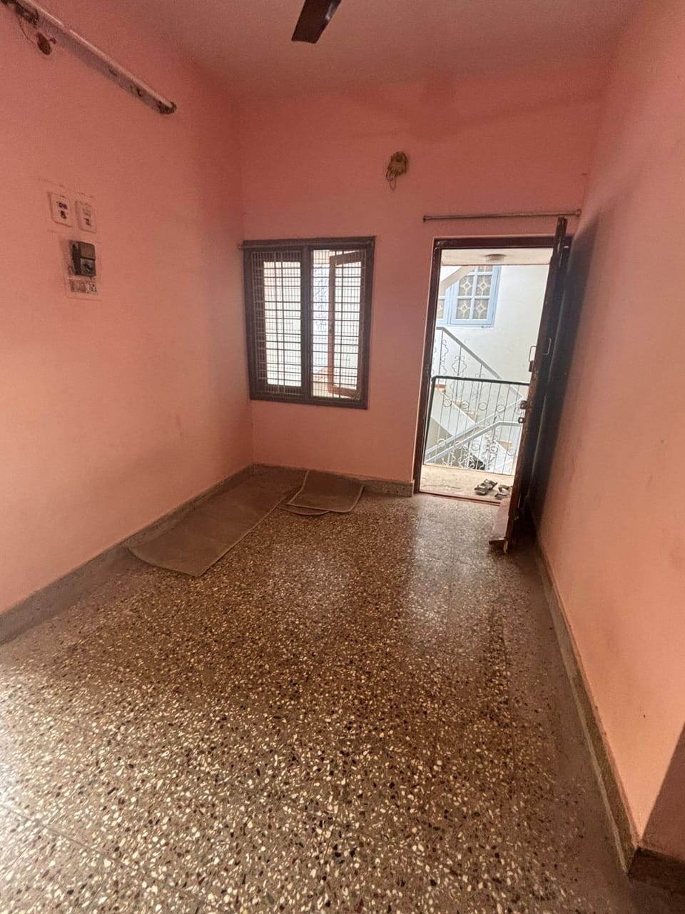 1 BHK Independent House for Lease Only at J500 - 6 Lakhs in Dinnur
