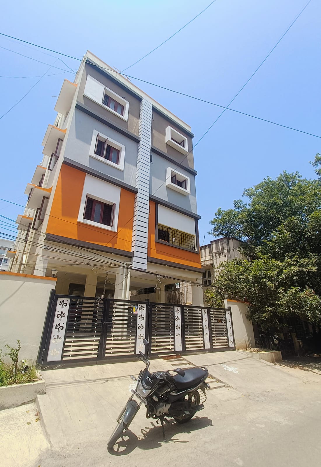 2 BHK Duplex Apartment for Lease Only at Brindavan Apartment in Velachery